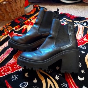 Urban Outfitters Chloe Chelsea Boot
